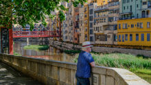 Looking across the Riu Onyar to Girona&#039;s colourful riverside buildings